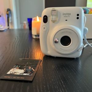NWOB Instax Mini 11 Clay White Selfie Mode